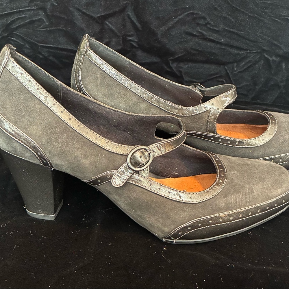 Clark’s grey suede pumps with vintage Patton details and strap. Sz9